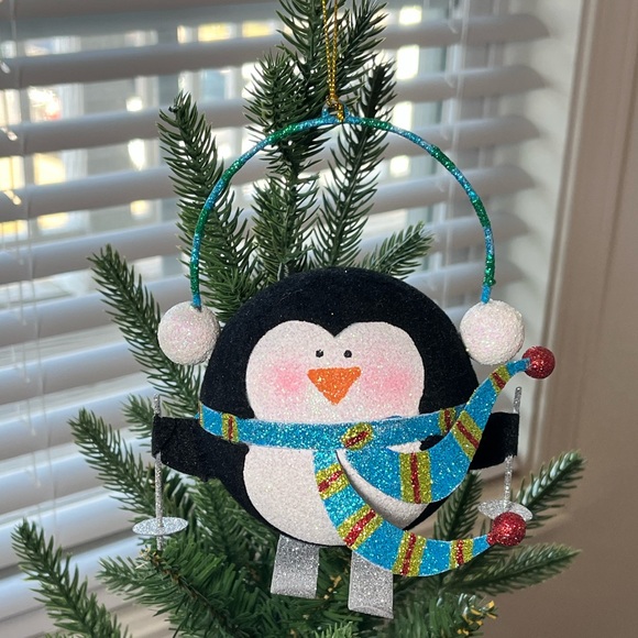 Pier 1 Penguin Glitter Ornament Skiing Scarf Whimsical - Picture 2 of 8